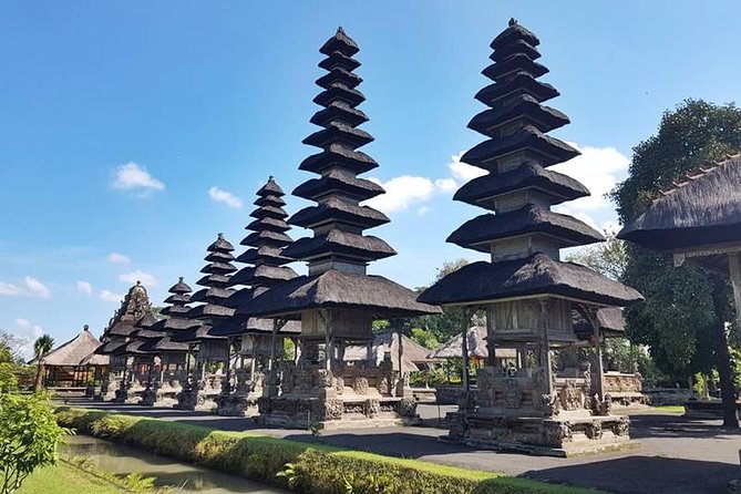 2-Day Experience Bali: Most Popular Tour - Day 2: Mengwi royal temple, lake views, Wanagiri photos, and Tanah Lot at the sea