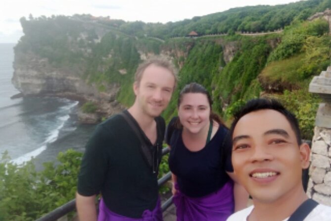 All Inclusive Kecak Dance and Uluwatu Temple Admission Ticket - Getting good seats in a crowded amphitheater (without losing your mind)