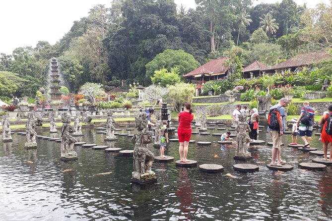 Amazing 4 Day Bali Tour Packages - Tanah Lot to Beratan Lake Temple: Classic Views With a Highland Detour
