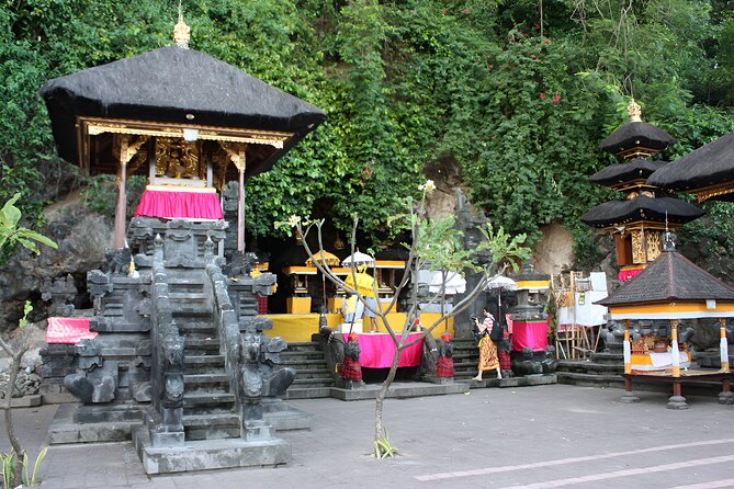 Amazing Private East Bali Full-Day Tour - Tenganan Ancient Village: Bali Aga Culture in a Symmetrical Layout