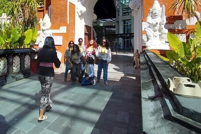 Bali airport transfer check in or check out Ubud area - The Ubud Drop-Off Side: Lobby Meeting and the 4km Limit