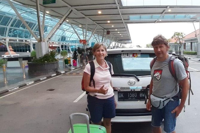 Bali Airport Transfers Service To Ubud, Uluwatu, Pecatu - Meet your driver quickly: the arrivals-sign approach