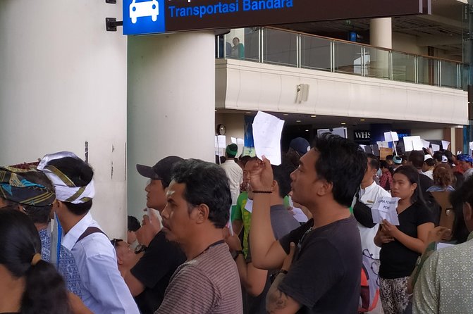 Bali Airport Transport & Transfer - Meet-and-Greet at Bali Airport: the Name Sign Moment