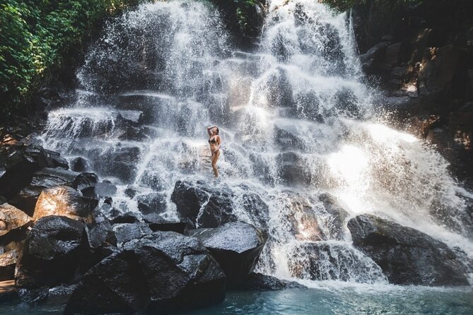 Bali Blue Lagoon Snorkeling with Private Transfer & Lunch - Lunch at Topi Inn Restaurant: what you actually get