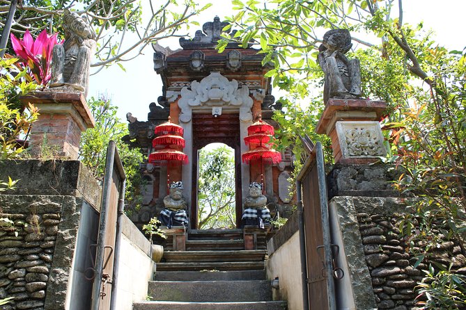 Bali Cooking Class Experience with All Inclusive - Inside the Balinese compound: the 2-hour cooking class