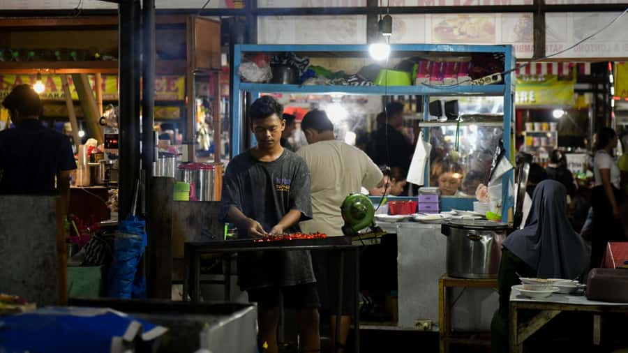 Bali: Denpasar Market Food Tour with 7 Tastings Must-Try - Guide Quality: Friendly, English-Speaking, and Not Always the Same Format