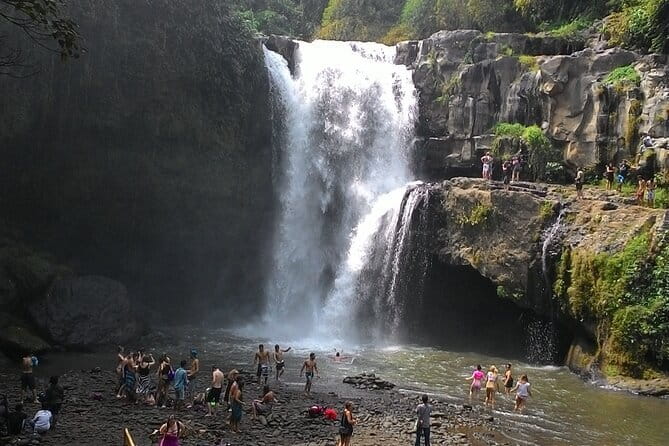 Bali Horse Riding, Waterfall, Rice Terrace, Lunch - All Inclusive - Celuk, Batubulan, or Mas Village: choosing the craft stop on the way back