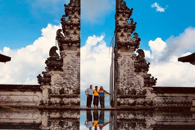 Bali Instagram Tour: The Most Scenic Spots - Lempuyang Temple: the Gates of Heaven and Mount Ayung framing