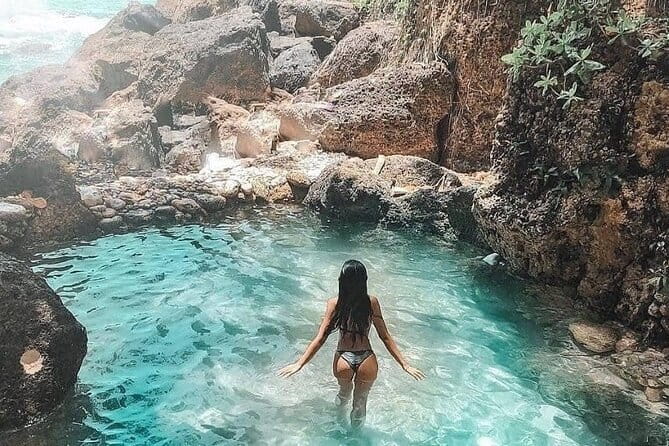 Bali Private Tour Waterfall with Tanah Lot Temple - Guides in a private tour: attention, pacing, and better photos