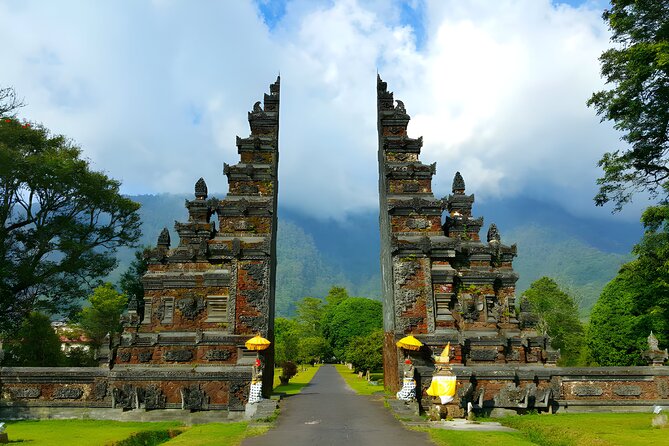 Bali Tour: The Best Way to Explore The Highlight of Bali - Ulun Danu Bratan Temple at Lake Beratan: classic Bali photos with meaning