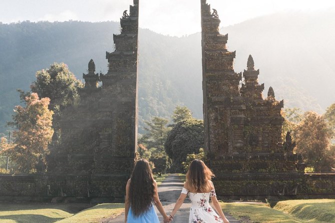 Bali Watching Dolphin at Lovina Beach & aling aling waterfall - Lovina Beach dolphin-watching: what the boat time actually feels like