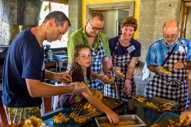 Balinese Cooking Class & Tanah Lot Temple Visit - Private & All-Inclusive - Tanah Lot Temple in One Hour: Ocean Waves and Classic Photos