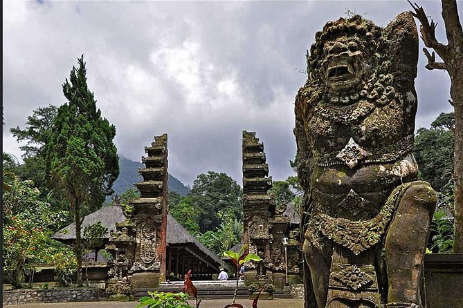 Beauty Of West Bali Tour (Private and All Inclusive) - Ulun Danu Bratan Temple by the Lake: Big Views and Soft Light