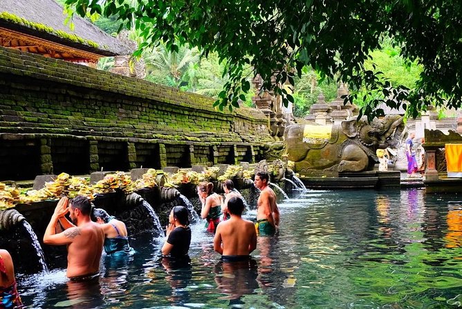 Best of Bali Jungle Swing with Ubud Sightseeing Tour - Ubud’s art market, Campuhan Ridge Walk, and Batuan Temple