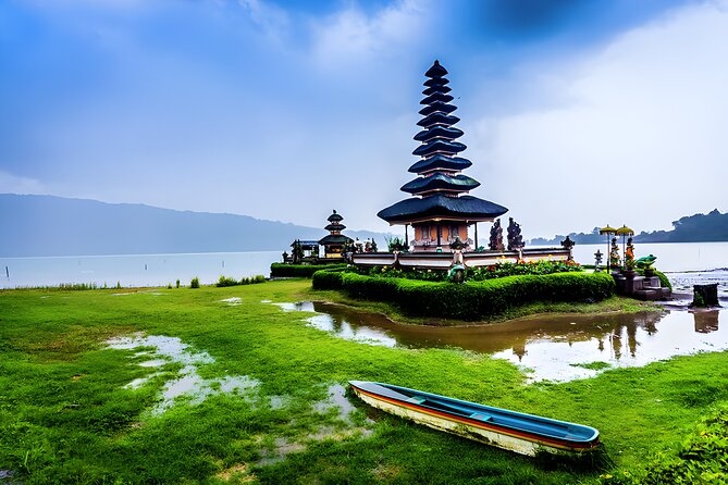 Best of North Bali Tour, Hot Spring, Waterfall, Lake Temples - Lake Tamblingan and Lake Buyan: twin-lake scenery with a softer pace