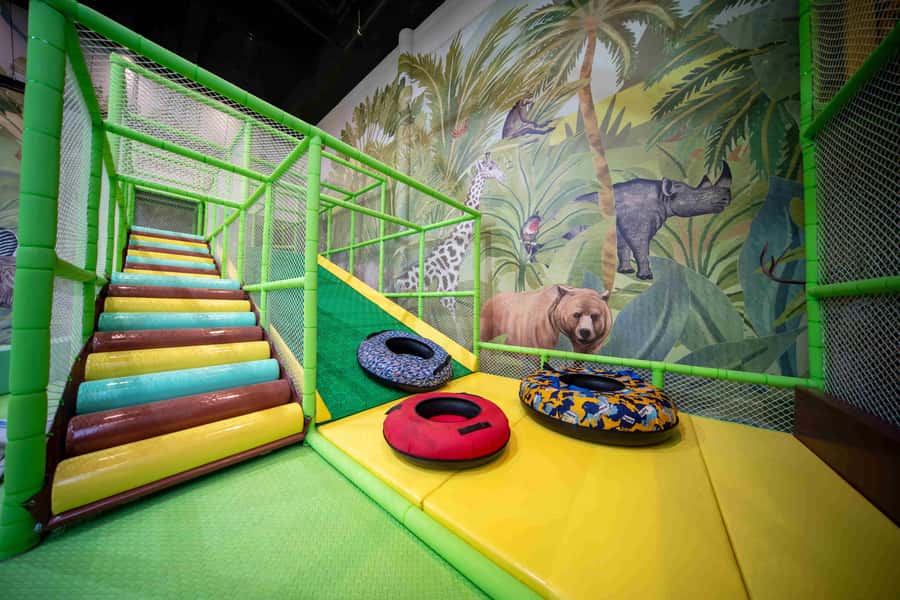 Canggu: Entry Ticket to Mai Main Indoor Playground - Indoor flying fox and 5D games: the kind of fun that keeps kids engaged longer