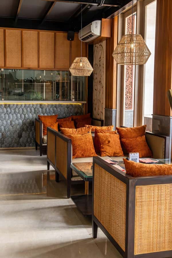 Canggu: Paed Thai Cuisine Restaurant Dining Experience - The Thai-inspired dining room and what “cozy” feels like in practice