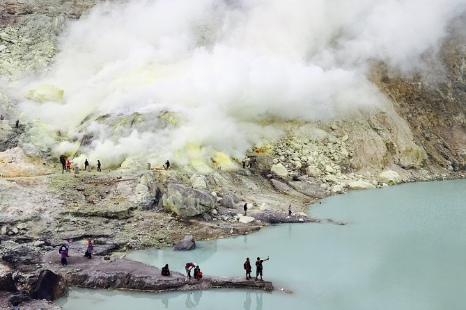 From Bali: 24-Hour Kawah Ijen Blue Flames, Dinner & Room - The gear list is short for a reason