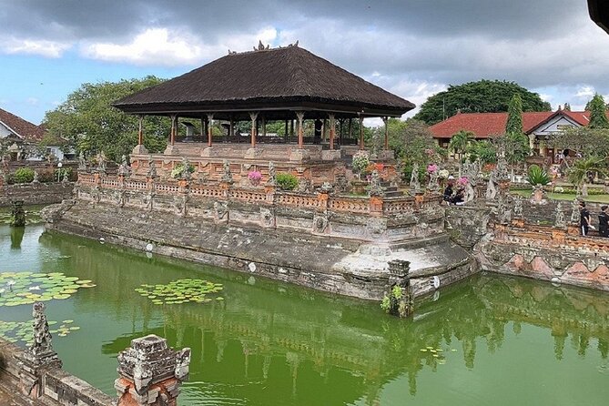 Full Day All Inclusive Besakih Holy Mother Temple Private Tour - Kertha Gosa building: stepping into an old justice court palace