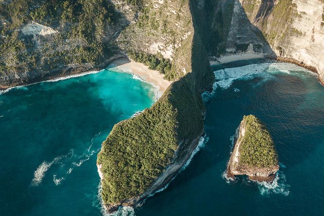 Full-Day Tour To Nusa Penida Bali - Stop 3: Pantai Diamond (Diamond Beach) on Penida’s east side