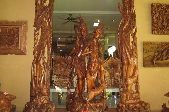 Half Day Bali Shopping Art Village Private Tour - The included Indonesian lunch: a real break from craft browsing