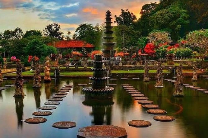 Heaven Gate (Lempuyang) - Tirta Gangga - FREE WIFI - Stop 1: Heaven Gate (Lempuyang Temple) With a Big Mountain View