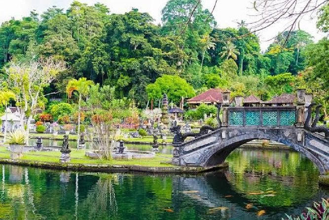 Heaven Gate (Lempuyang) - Tirta Gangga - FREE WIFI - Photos Without Stress: How Guides Make the Difference