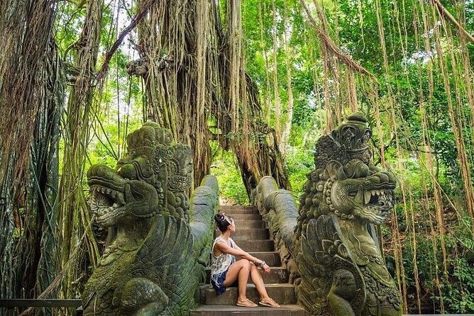 Hidden Ubud: Waterfalls & Sacred Temples - Lunch at D Alas Warung and the Scenic Drive Between Stops
