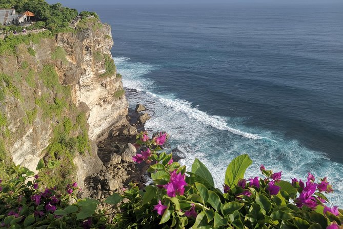Melasti Beach, Padangpadang Beach, Uluwatu Sunset Kecak and Jimbaran Dinner - Padang Padang Beach: classic surf energy and the monkey factor