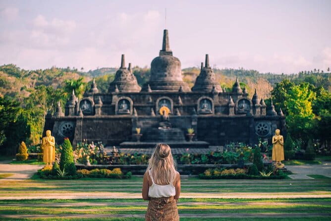 North Bali highlights: Buddhist temple, Waterfall & hot spring - Ulun Danu Temple on Lake Bratan: the iconic finish with big views