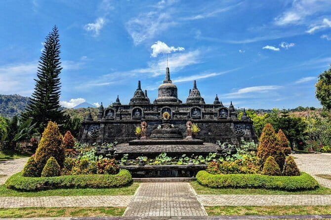North Bali highlights: Buddhist temple, Waterfall & hot spring - Stop 1: Brahmavihara Arama and why the calm start matters