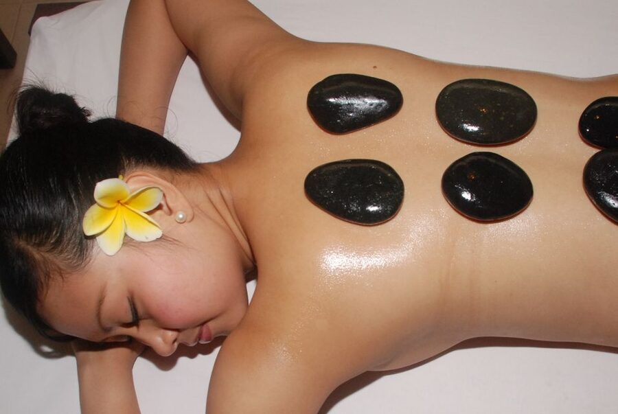 Nusa Dua: 2-Hour Luxury Warm Stone Massage Spa Treatment - Shower, locker, and fresh juice: the finish that matters
