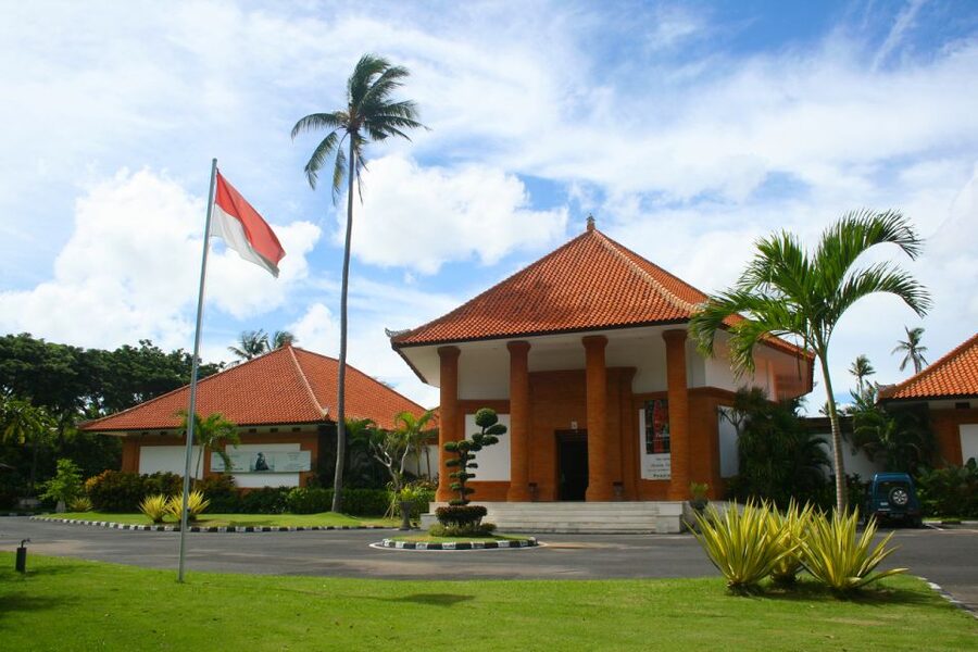 Nusa Dua: Museum Pasifika Admission Ticket with Audio Guide - Oceania’s sculpture collections: Michoutouchkine and Pilioko