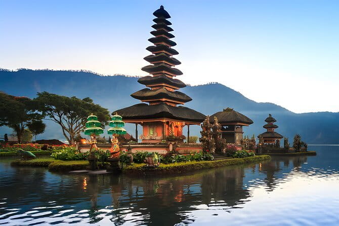 One Day Jatiluwih UNESCO, Ulun Danu Beratan, Banyumala Waterfall - Stop 3: Handara Iconic Gate for landmark photos