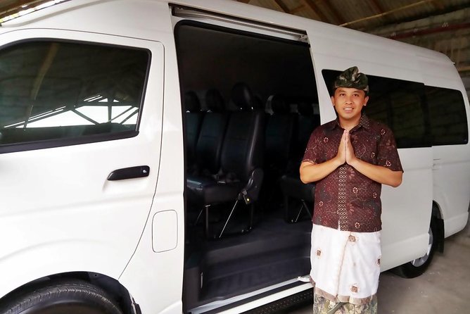Private arrival transfer : Bali, Ngurah Rai Denpasar Airport to Ubud area - The Name Sign and Luggage Help at Arrivals