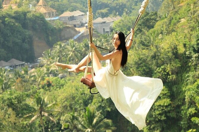 Private Day Tour In Ubud With Jungle Swing All Inclusive - Sacred Monkey Forest Sanctuary: temples, trees, and a lot of macaques