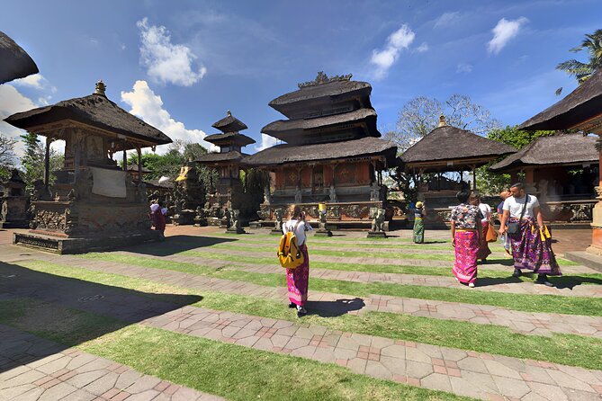 Private Half-Day Tour : Ubud Waterfall Tour Packages - On the way around Ubud: temples, wood carving, and monkey forest sights