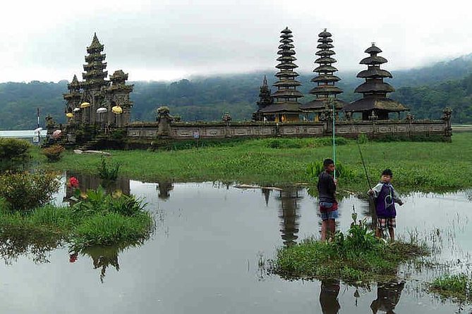 Private Munduk Waterfalls Trekking Tour - Lunch break: included, local, and timed for comfort