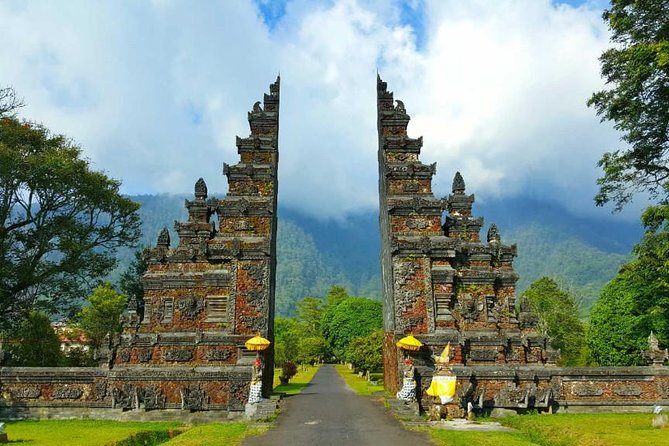 Private Tour: Handara Iconic Gate, rice terrace & Ulundanu Temple - Beratan Lake stop: Dewi Danu and more time with the water