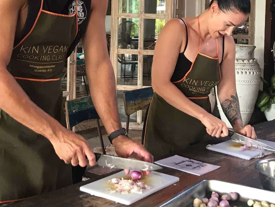 Seminyak: Vegetarian Cooking Class - The market tour: learning ingredients before you cook