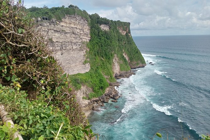 Tanah Lot and Uluwatu Temple Private Guided Tour - Coffee plantation and Balinese warung stops: food culture, not just photos