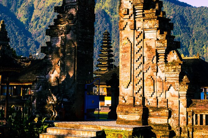 Tanah Lot - Jatiluwih (UNESCO) - Beratan lake -Hidden hill (Wanagiri)-FREE WI-FI - Stop 3: Lake Beratan / Ulun Danu Bratan Temple (About 1 Hour)