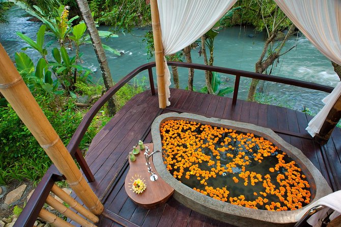 Tanah Lot Sunset and Spa Tour from Bali - Entering Tanah Lot Temple: What to Expect at the Sea-Side Outcrop