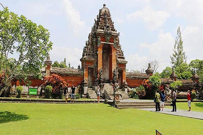 Tanah Lot Temple Tours, include Tickets - The 6:00 pm Kecak and fire dance show: optional, but plan your time