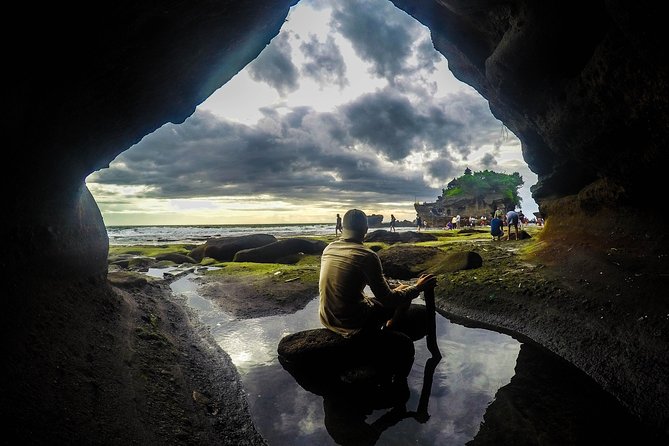 Tanah Lot Temple, Waterfall & Ubud Tour (Private & All-Inclusive) - Sacred Monkey Forest Sanctuary: See the Monkeys, Keep Your Cool