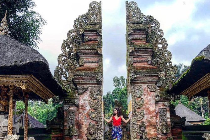 Tanah Lot Temple, Waterfall & Ubud Tour (Private & All-Inclusive) - Tanah Lot Temple at 4 PM: Sea Temple Views From a Stone Outcrop