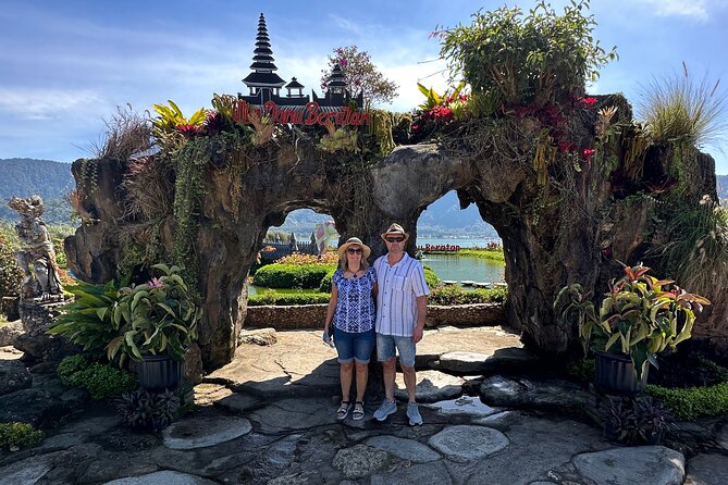 Tanah Lot Tour & North Bali Tour : All-Inclusive Best Experience - Ulun Danu Bratan Temple: Bali’s most photographed scene