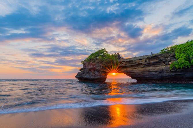 Tanah Lot Tour & North Bali Tour : All-Inclusive Best Experience - Wanagiri Twin Lake Selfie viewpoint: Buyan and Tamblingan