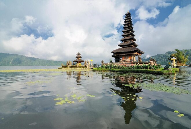 Top North Part Of Bali and Scenic SightseeingTours - Ulun Danu Beratan on Lake Bratan: The Floating-Temple Effect