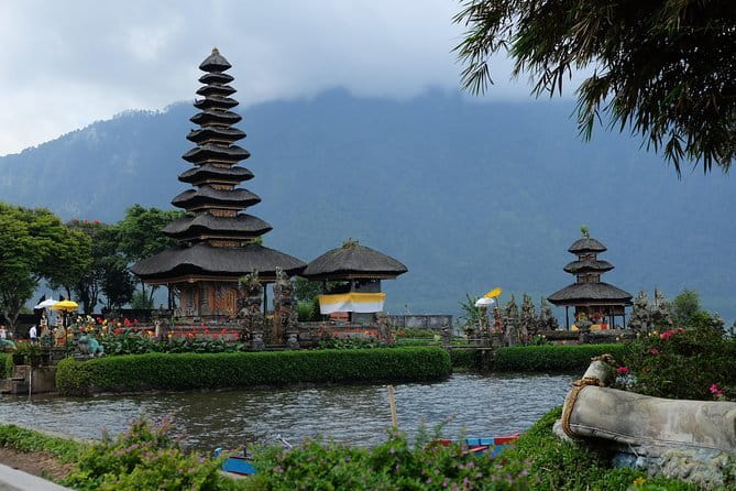 Ubud Kintamani Full Day Tour - Batuan Temple: a calmer temple stop with extra admission cost (30 minutes)